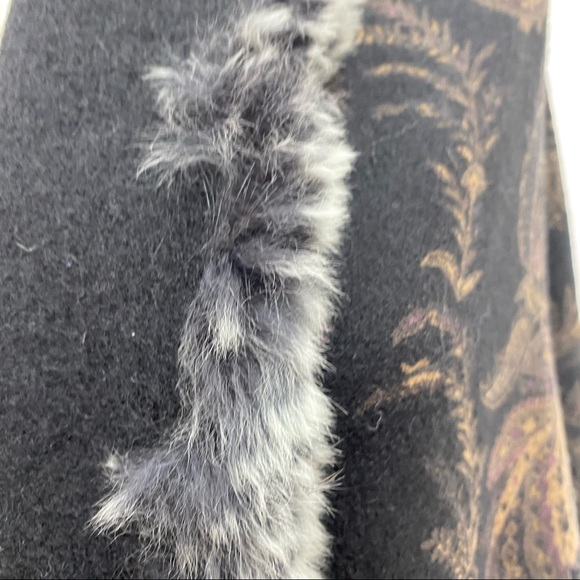 CPG Reversible Paisley to Black Wool Scarf with Rabbit Fur Trim Accent - Picture 6 of 9
